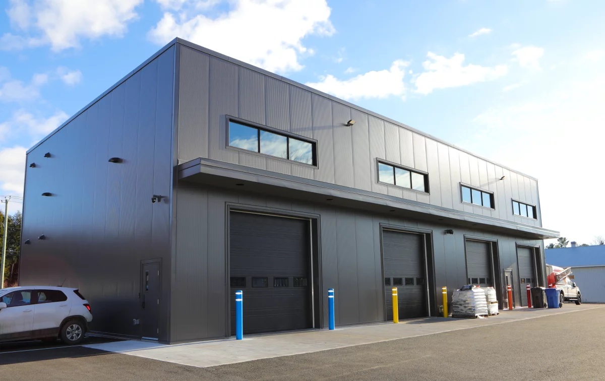 Façade bâtiment commercial Bessette – construction par Gestion BGC Joliette