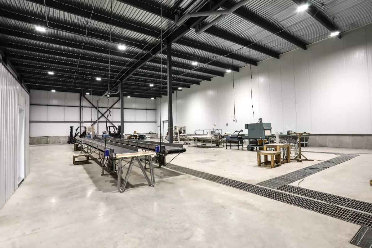 Intérieur spacieux bâtiment agricole – construction Gestion BGC