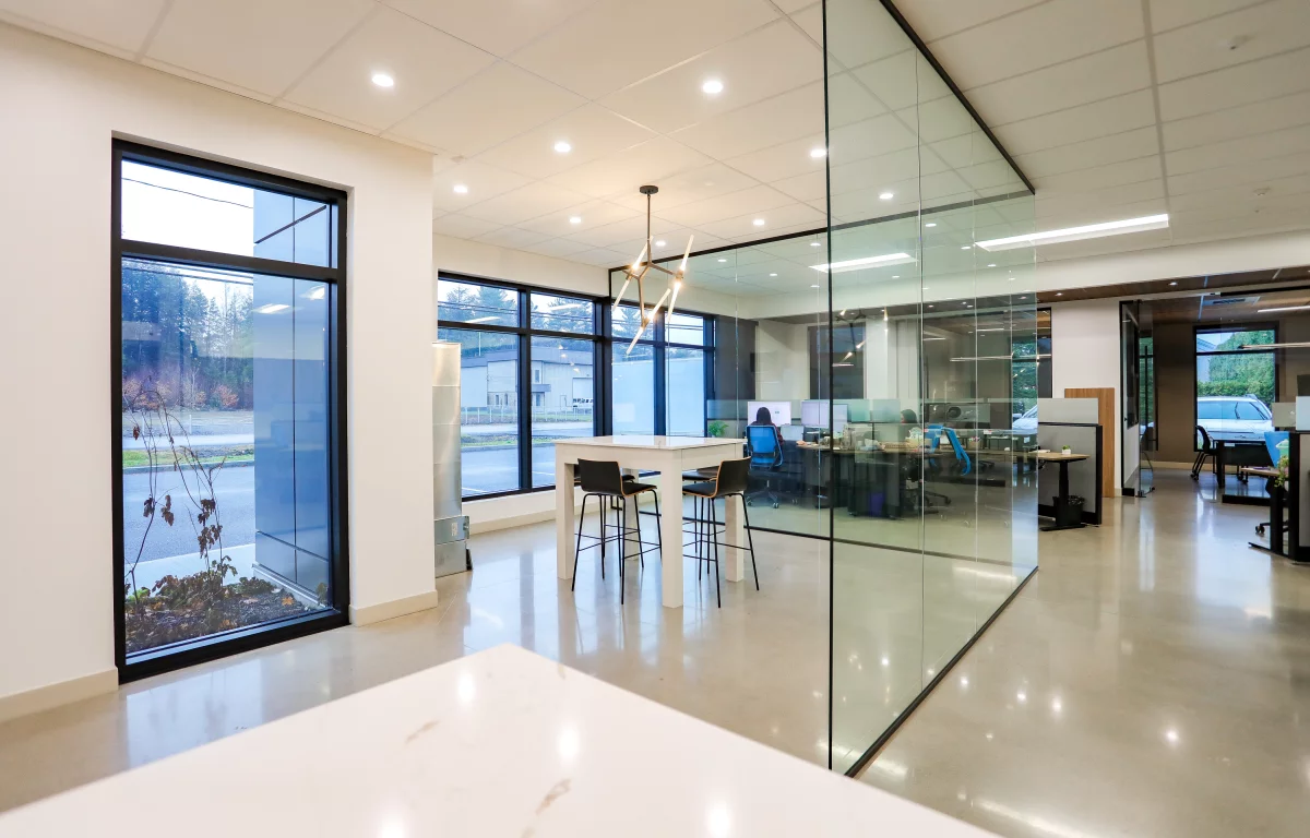 Intérieur commercial moderne Bessette – projet Gestion BGC entrepreneur général